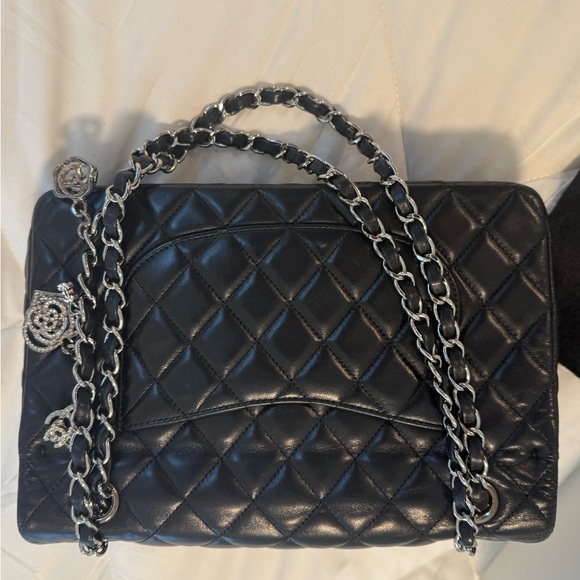 Chanel Classic Flap - Picture 6 of 17